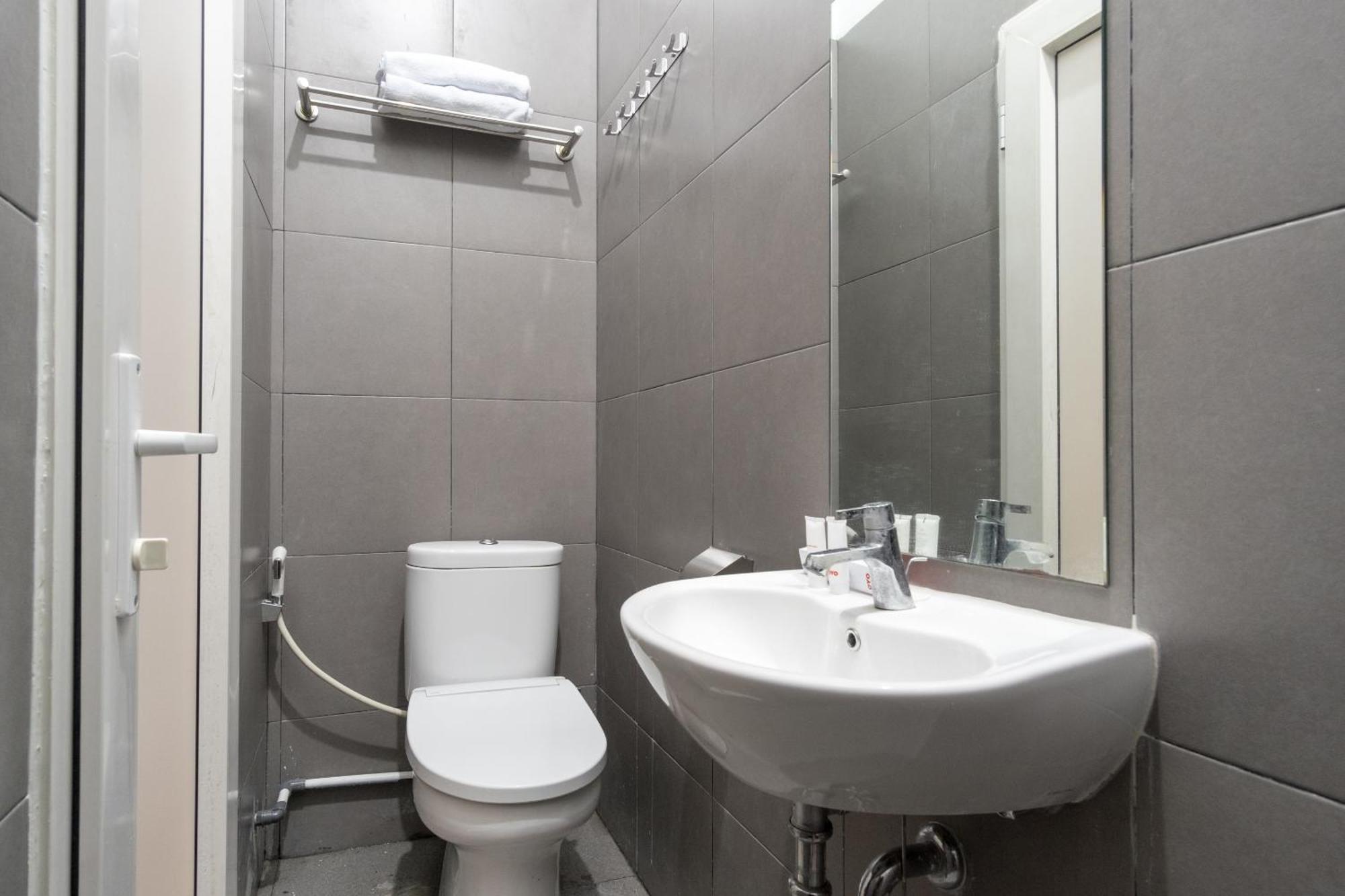 Super Oyo 839 Royal Guest House Medan Zewnętrze zdjęcie