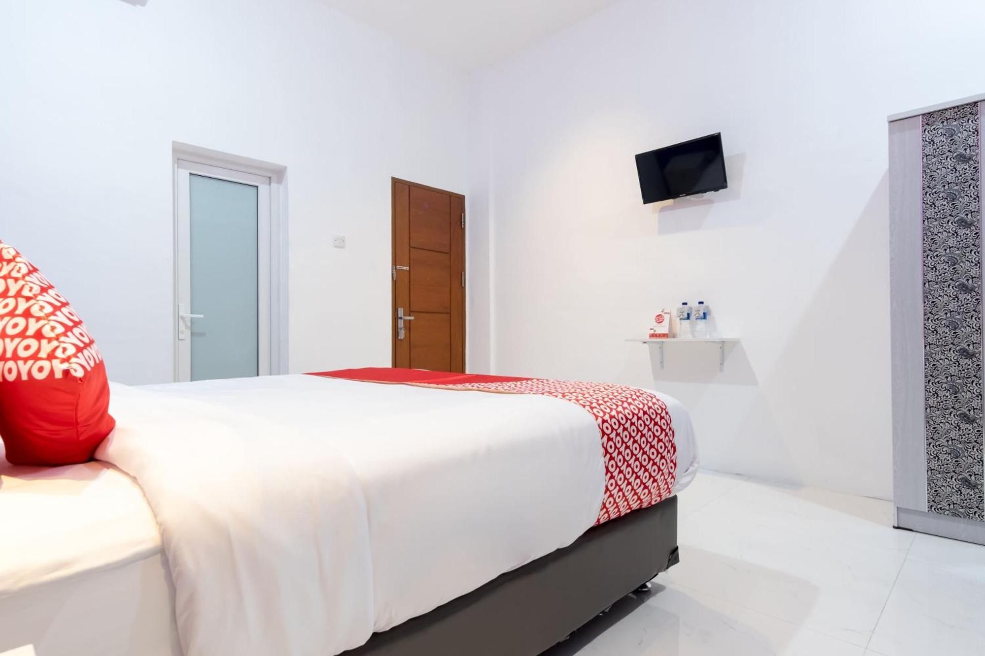 Super Oyo 839 Royal Guest House Medan Zewnętrze zdjęcie