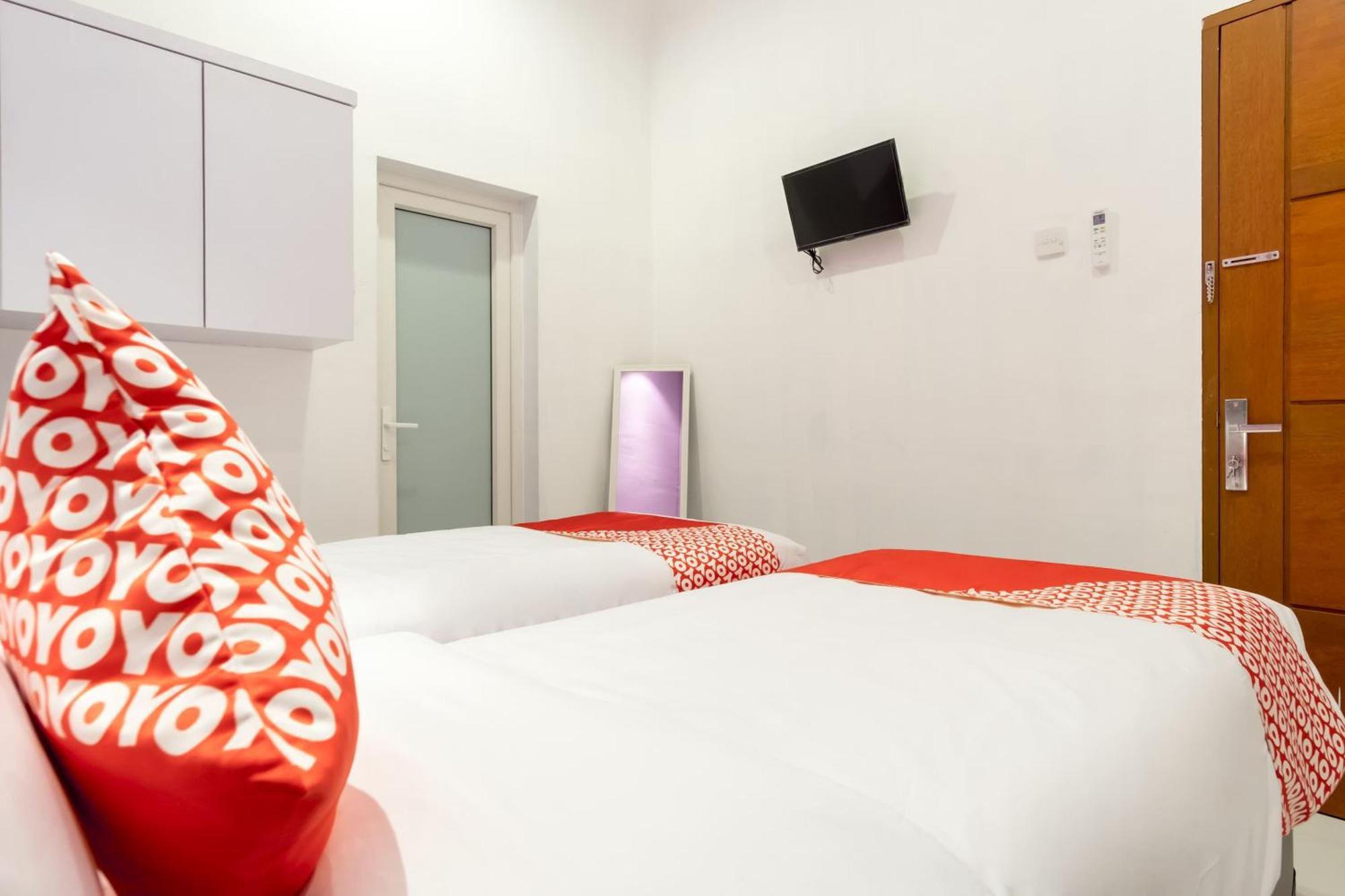 Super Oyo 839 Royal Guest House Medan Zewnętrze zdjęcie