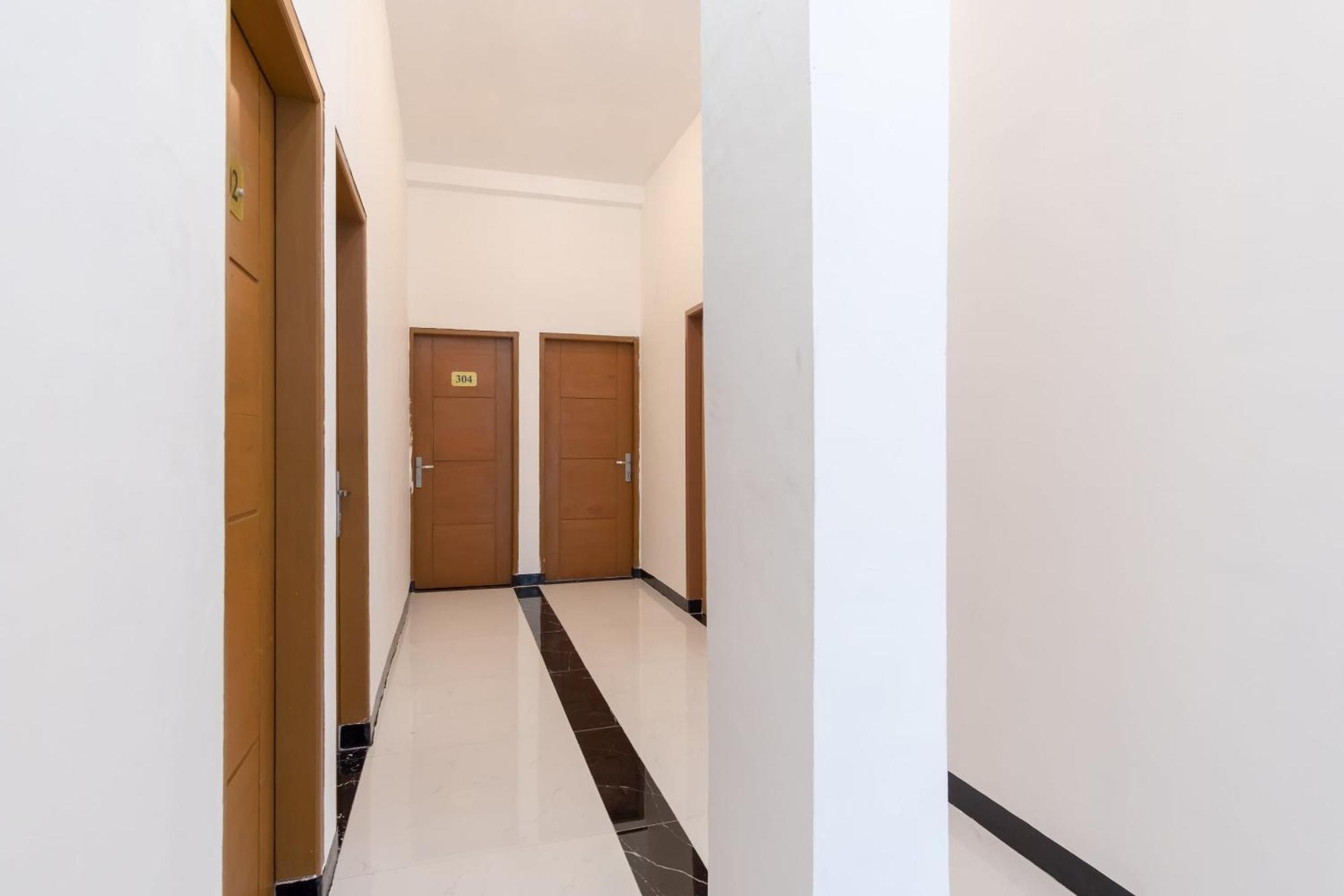 Super Oyo 839 Royal Guest House Medan Zewnętrze zdjęcie