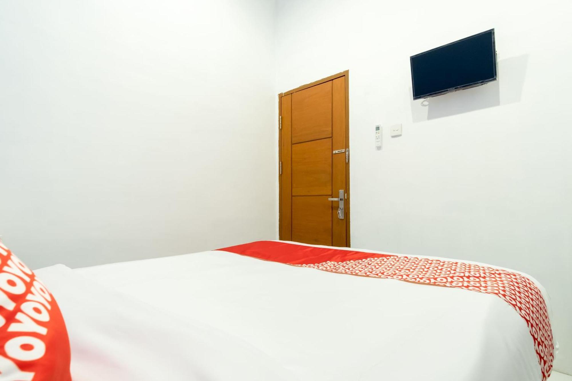 Super Oyo 839 Royal Guest House Medan Zewnętrze zdjęcie